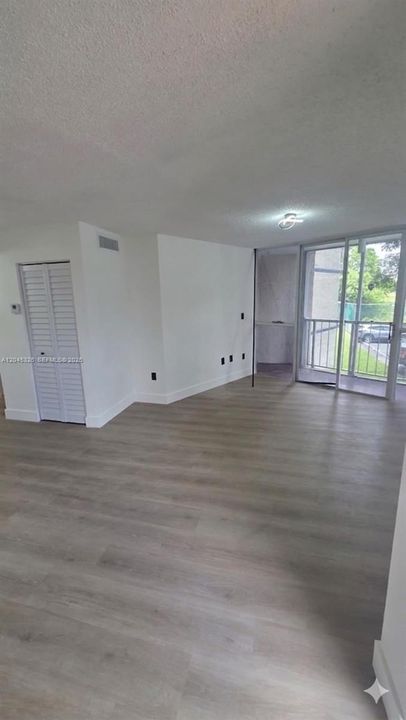 For Rent: $2,450 (2 beds, 2 baths, 908 Square Feet)