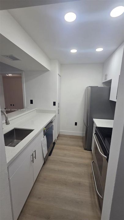 For Rent: $2,450 (2 beds, 2 baths, 908 Square Feet)