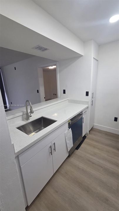 For Rent: $2,450 (2 beds, 2 baths, 908 Square Feet)