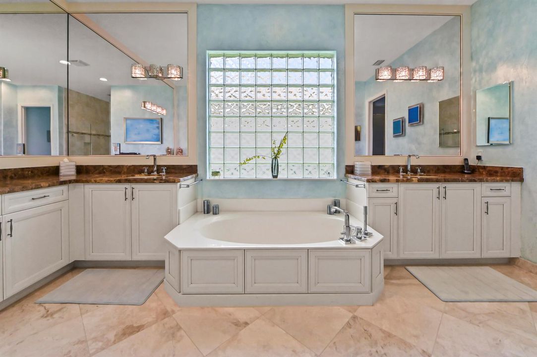 36 Bathroom 01