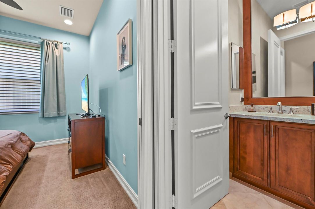 24 Hallway 01