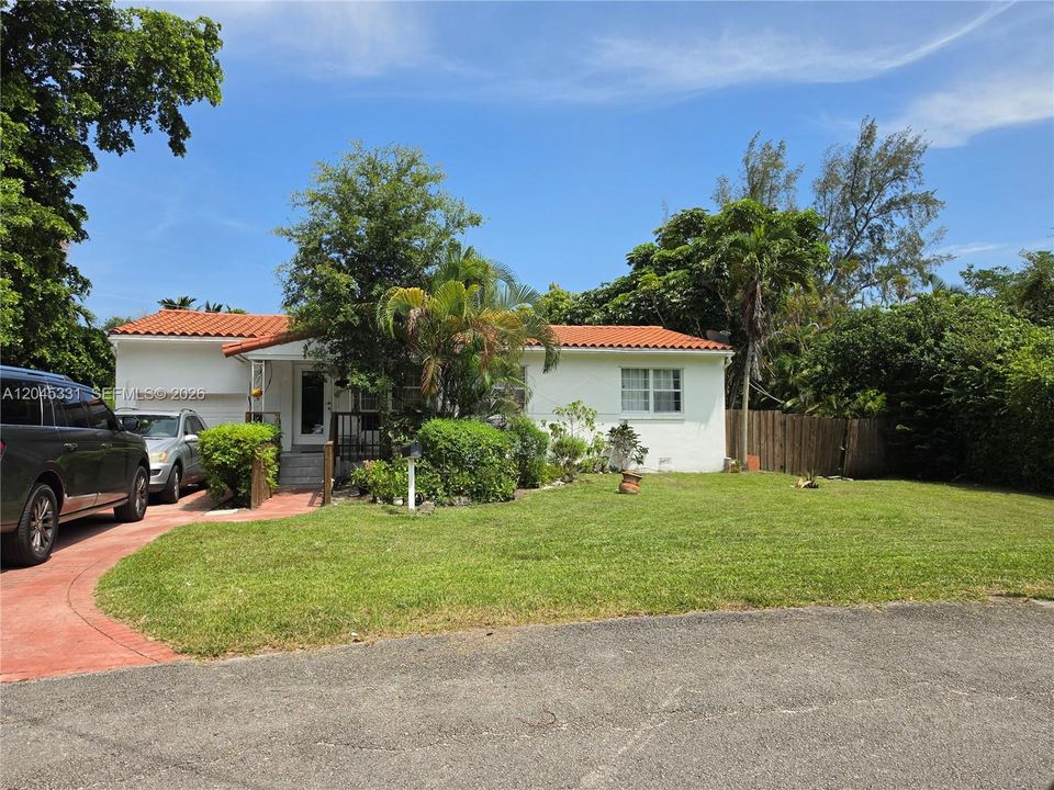 En Venta: $815,000 (3 camas, 1 baños, 1092 Pies cuadrados)