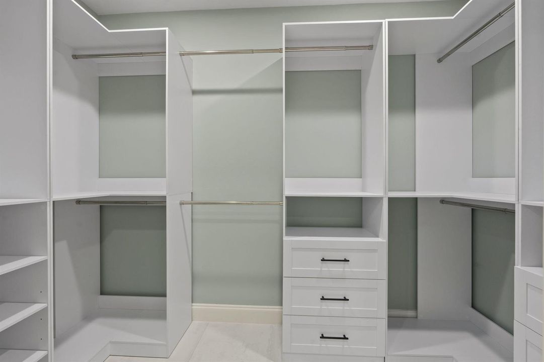 primary walk- in closet