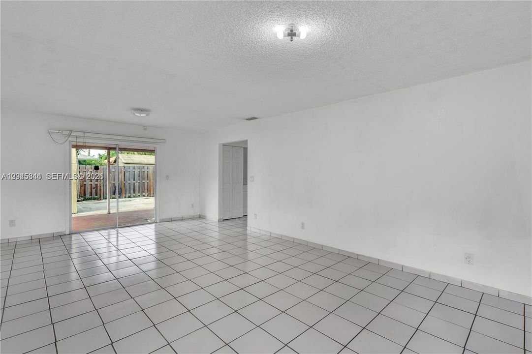 В аренду: $2,250 (3 спален, 2 ванн, 1099 Квадратных фут)