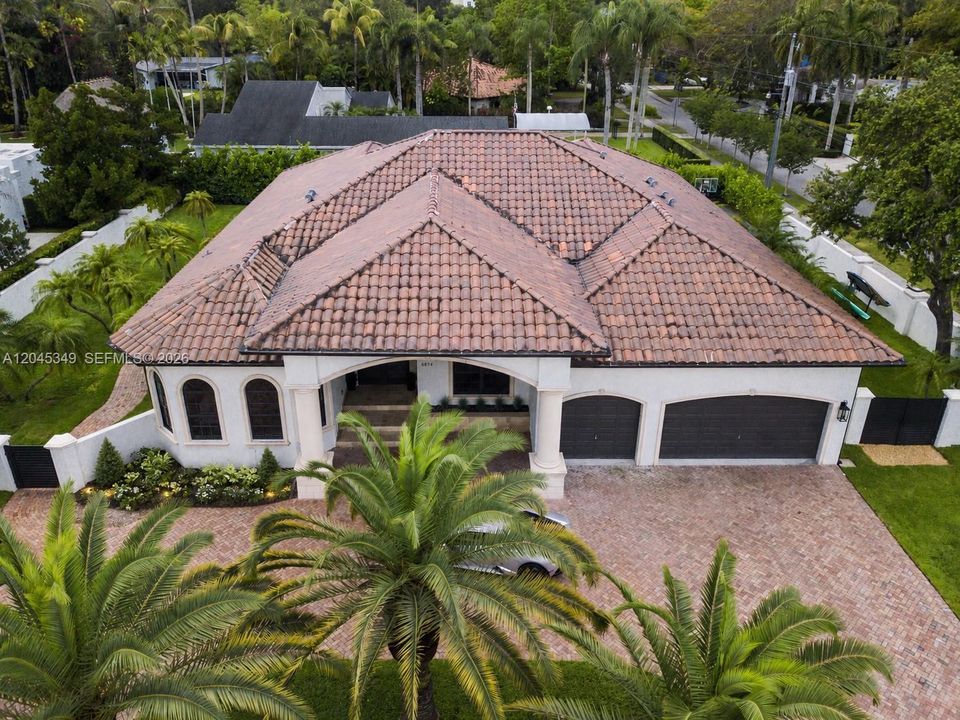 На продажу: $3,495,000 (4 спален, 4 ванн, 3657 Квадратных фут)