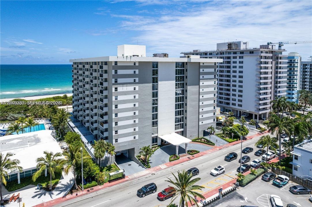 For Rent: $3,200 (1 beds, 2 baths, 824 Square Feet)
