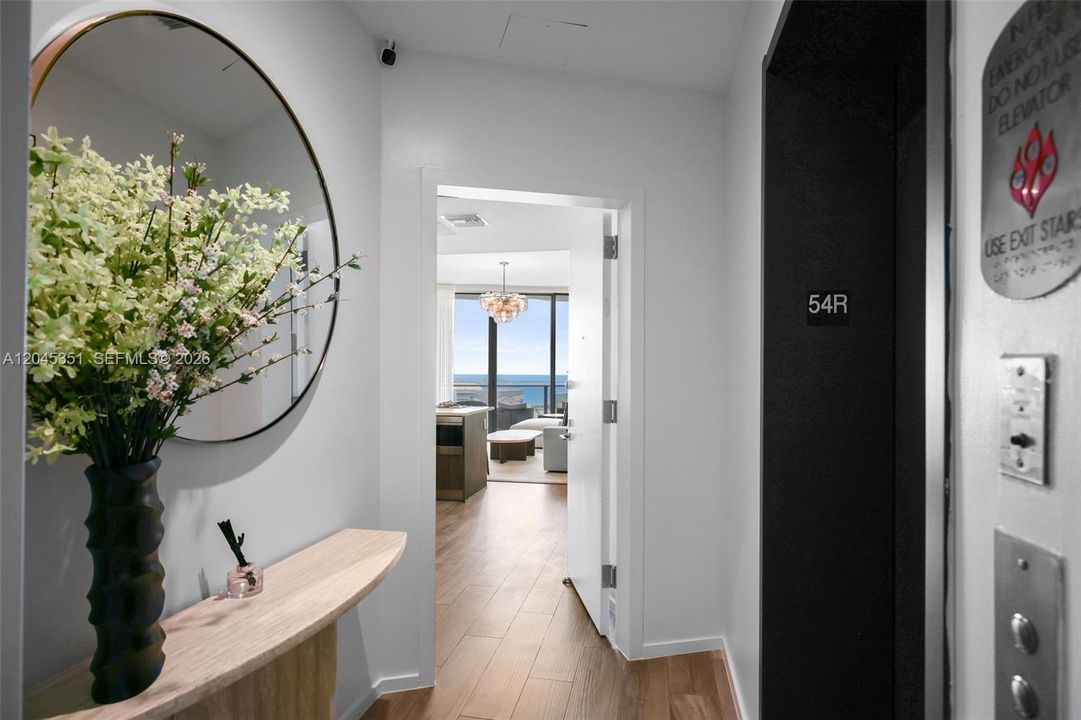 For Rent: $5,900 (1 beds, 2 baths, 842 Square Feet)