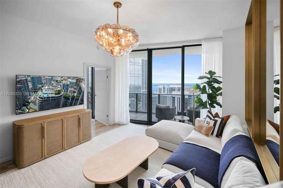 For Rent: $5,900 (1 beds, 2 baths, 842 Square Feet)