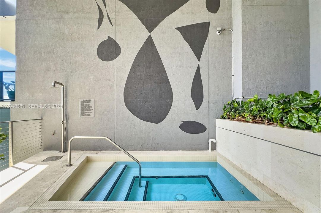 For Rent: $5,900 (1 beds, 2 baths, 842 Square Feet)