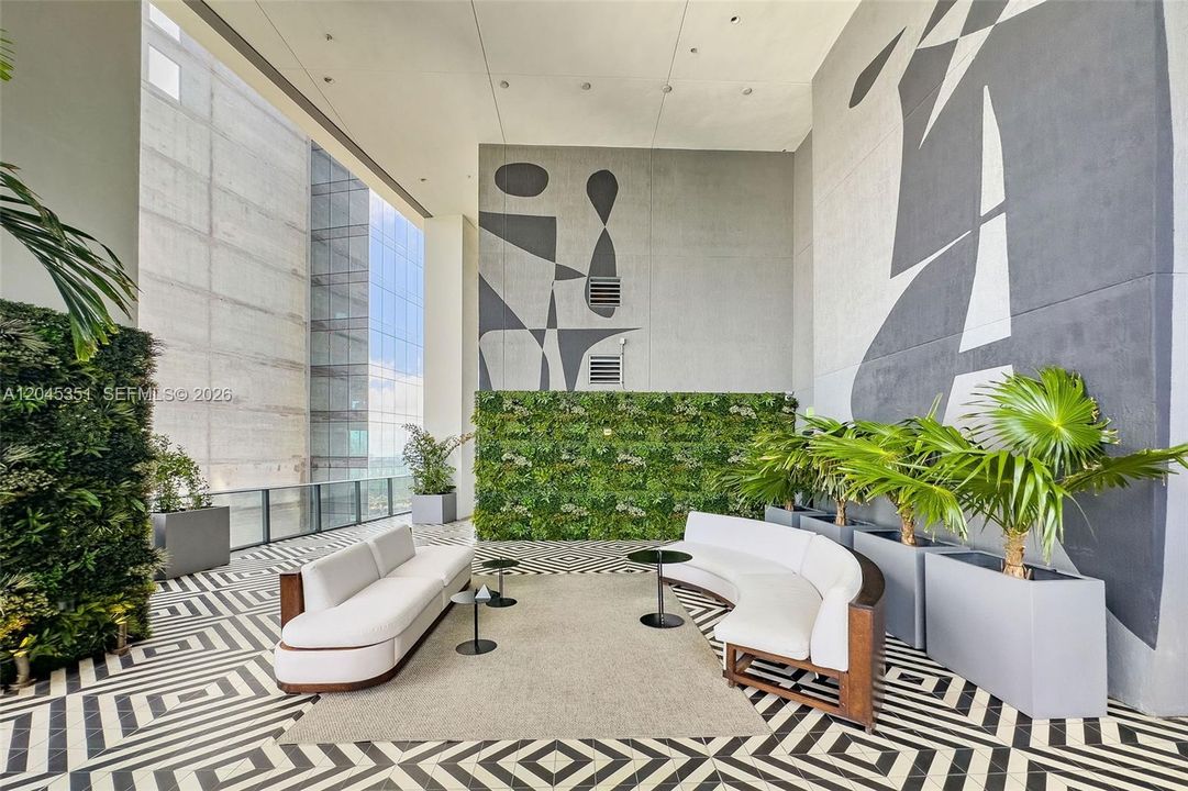 For Rent: $5,900 (1 beds, 2 baths, 842 Square Feet)