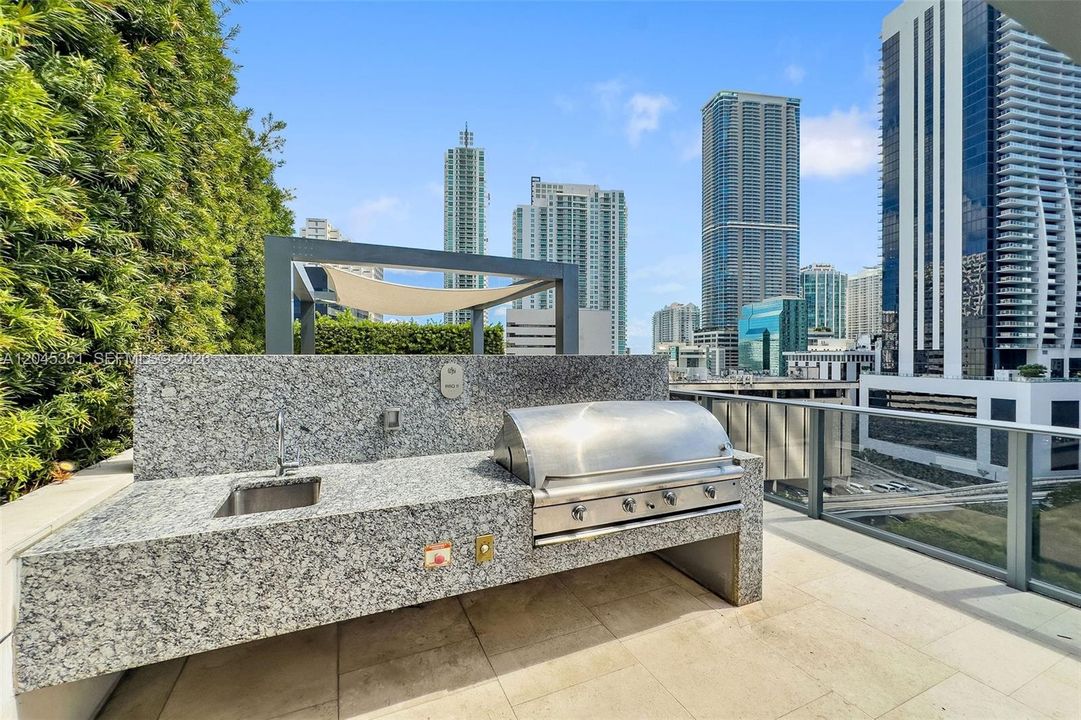 For Rent: $5,900 (1 beds, 2 baths, 842 Square Feet)