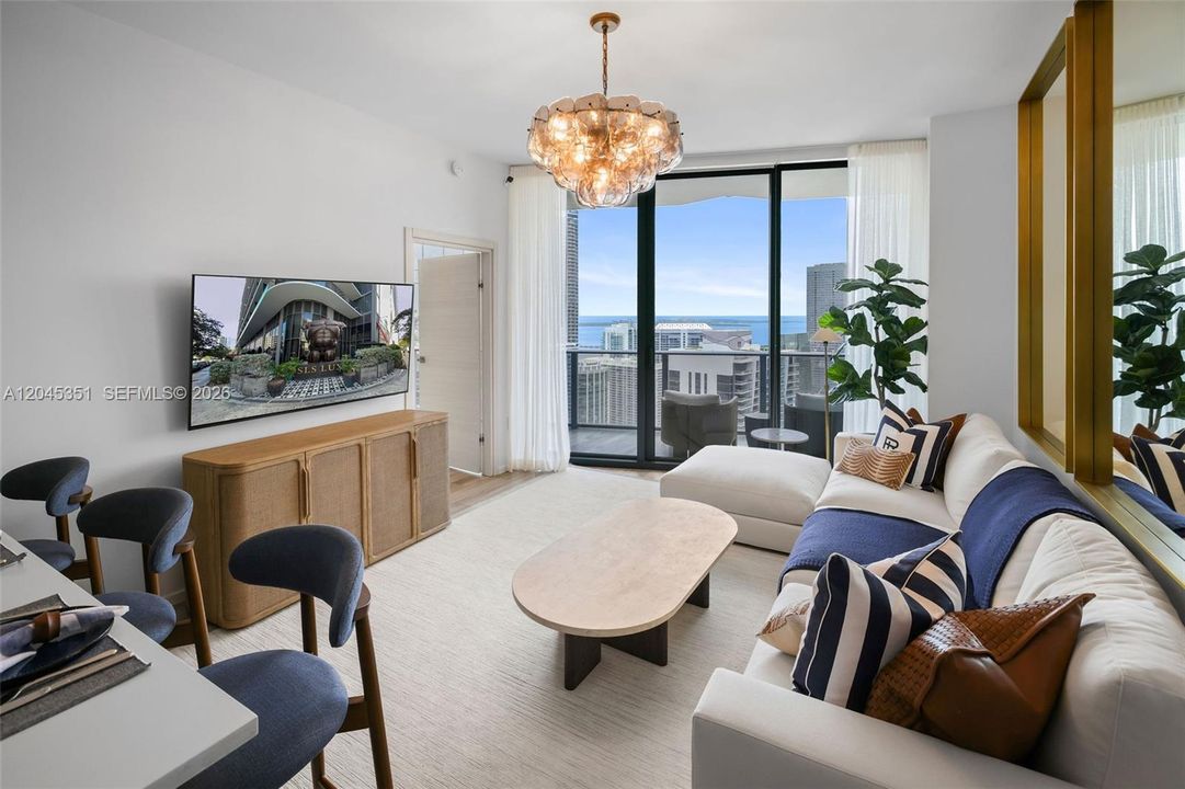 For Rent: $5,900 (1 beds, 2 baths, 842 Square Feet)