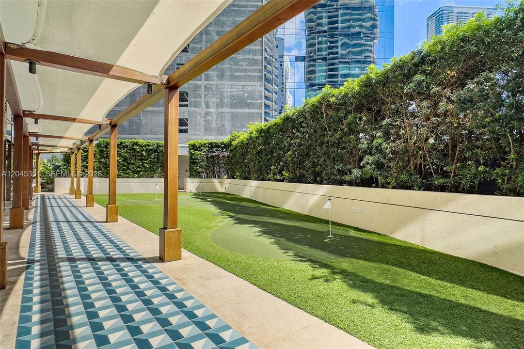 For Rent: $5,900 (1 beds, 2 baths, 842 Square Feet)
