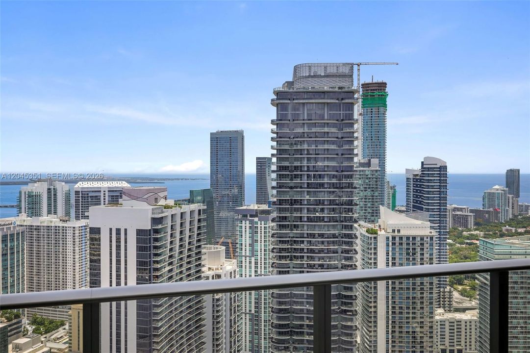 For Rent: $5,900 (1 beds, 2 baths, 842 Square Feet)