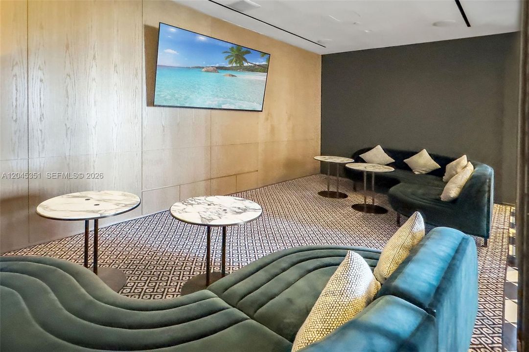 For Rent: $5,900 (1 beds, 2 baths, 842 Square Feet)