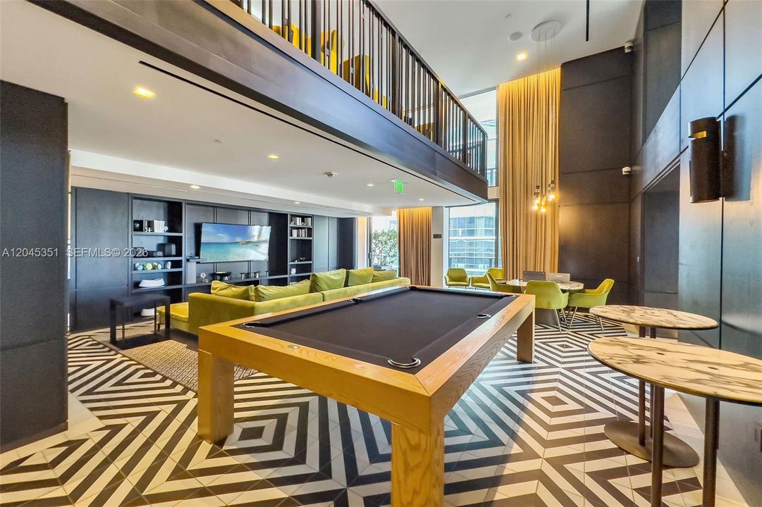 For Rent: $5,900 (1 beds, 2 baths, 842 Square Feet)