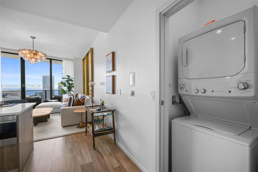 For Rent: $5,900 (1 beds, 2 baths, 842 Square Feet)