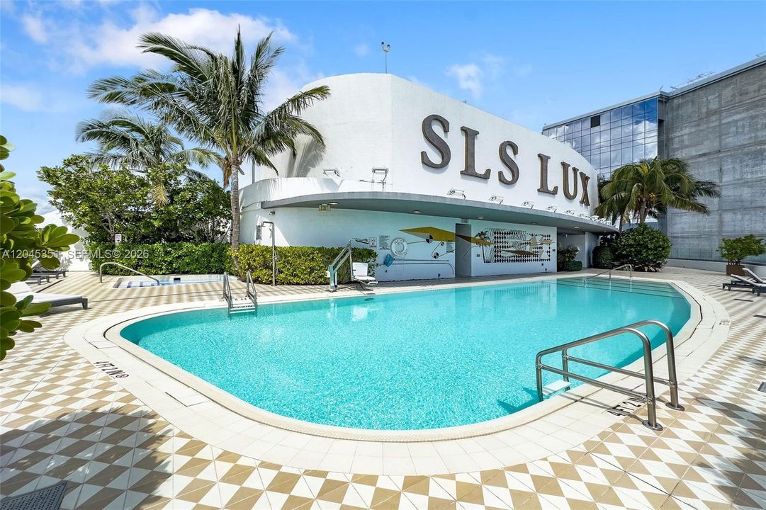 For Rent: $5,900 (1 beds, 2 baths, 842 Square Feet)
