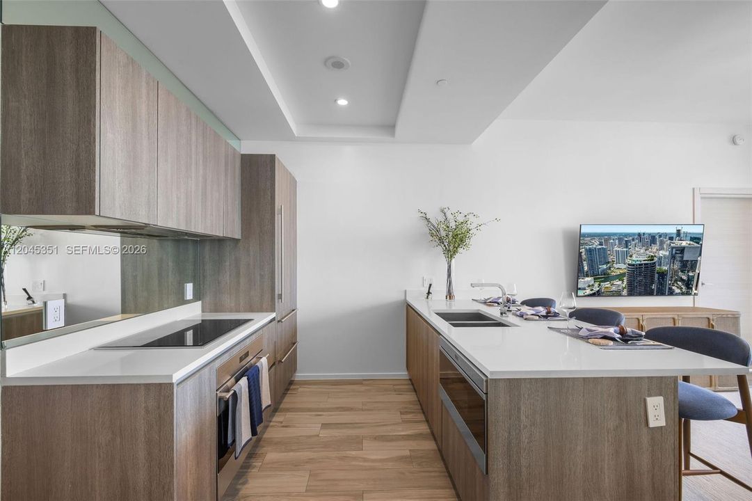 For Rent: $5,900 (1 beds, 2 baths, 842 Square Feet)