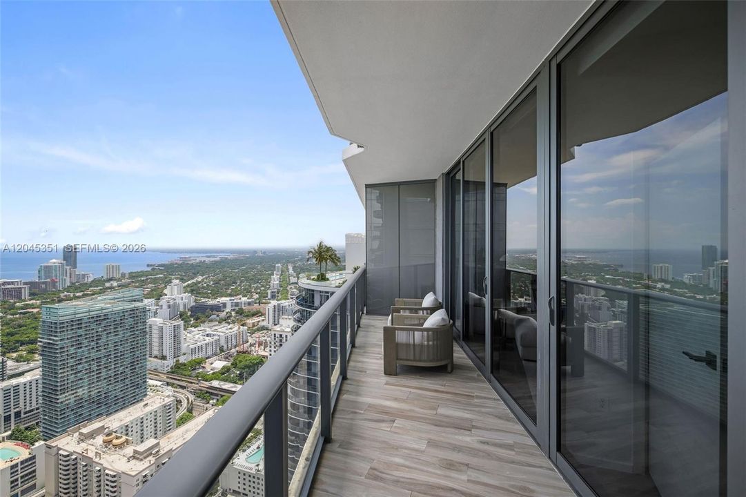 For Rent: $5,900 (1 beds, 2 baths, 842 Square Feet)