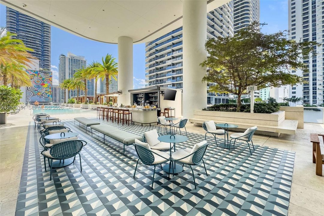 For Rent: $5,900 (1 beds, 2 baths, 842 Square Feet)