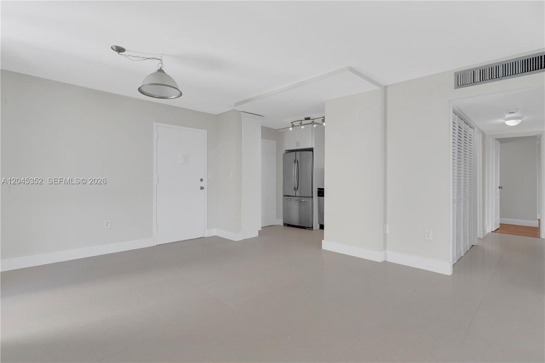 На продажу: $449,000 (2 спален, 2 ванн, 1076 Квадратных фут)