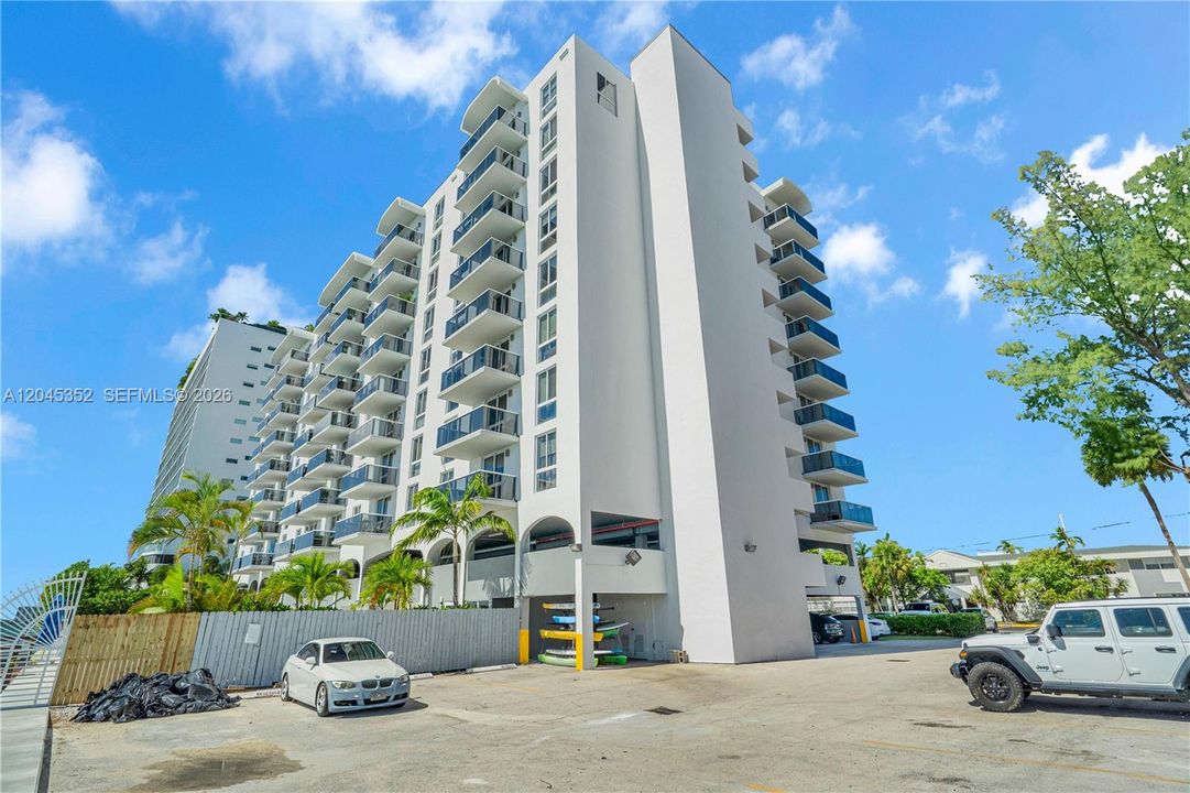 На продажу: $449,000 (2 спален, 2 ванн, 1076 Квадратных фут)