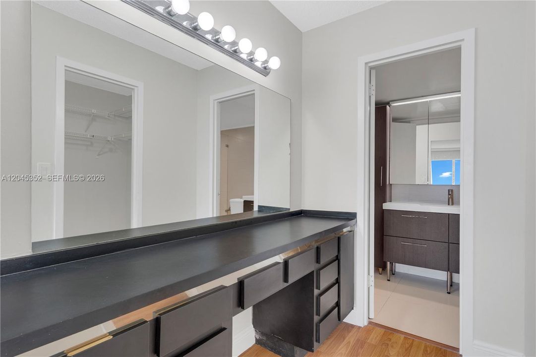 На продажу: $449,000 (2 спален, 2 ванн, 1076 Квадратных фут)