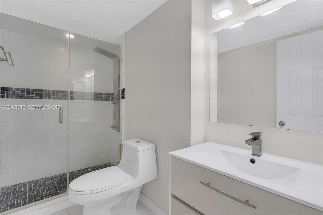 На продажу: $449,000 (2 спален, 2 ванн, 1076 Квадратных фут)