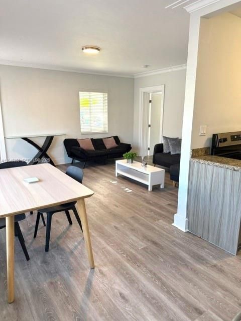 For Rent: $1,950 (1 beds, 1 baths, 700 Square Feet)