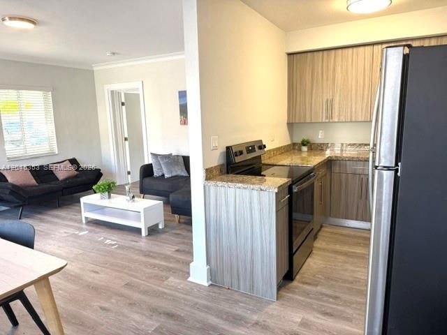 For Rent: $1,950 (1 beds, 1 baths, 700 Square Feet)