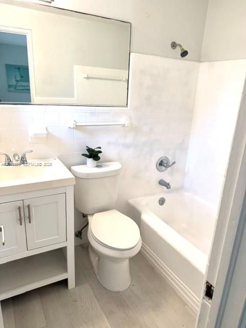 For Rent: $1,950 (1 beds, 1 baths, 700 Square Feet)