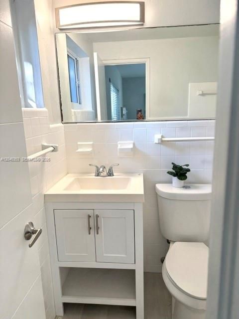 For Rent: $1,950 (1 beds, 1 baths, 700 Square Feet)