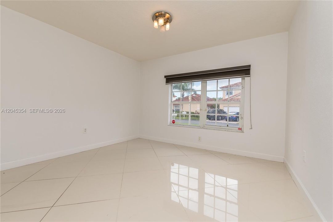 В аренду: $6,500 (5 спален, 3 ванн, 3175 Квадратных фут)