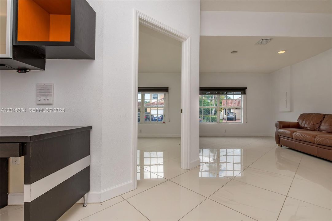 В аренду: $6,500 (5 спален, 3 ванн, 3175 Квадратных фут)
