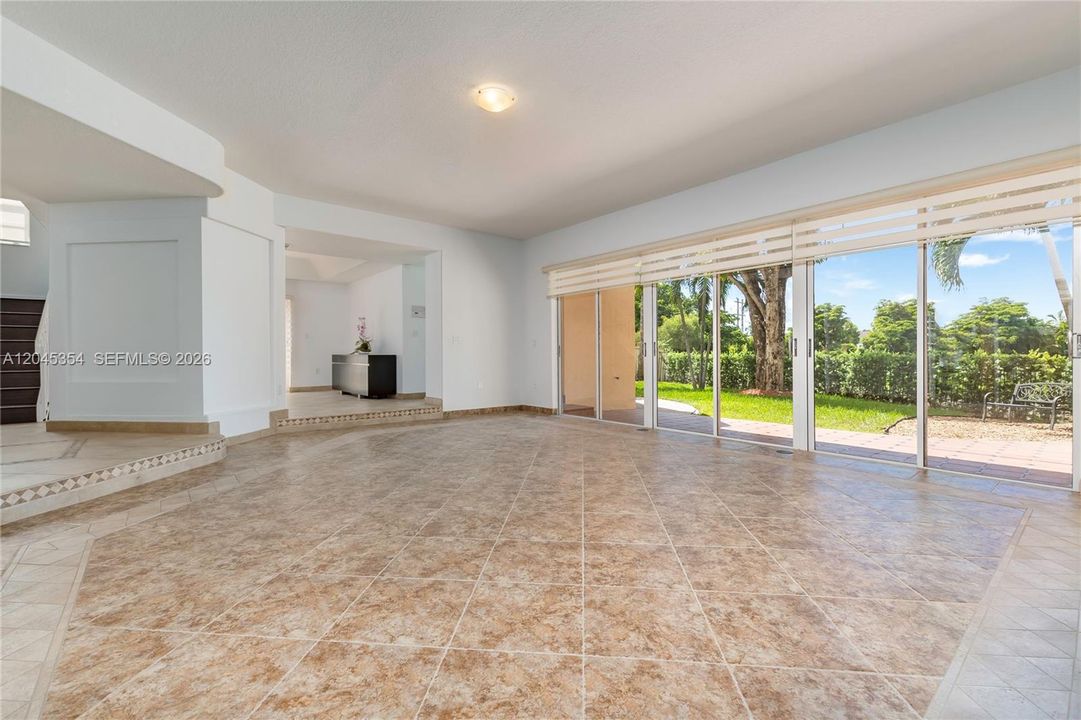 В аренду: $6,500 (5 спален, 3 ванн, 3175 Квадратных фут)