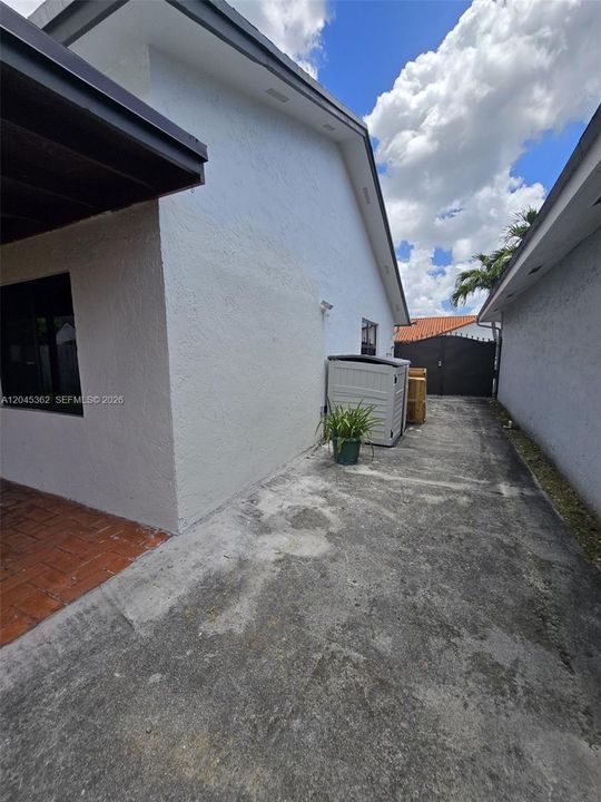 В аренду: $3,600 (3 спален, 2 ванн, 1736 Квадратных фут)