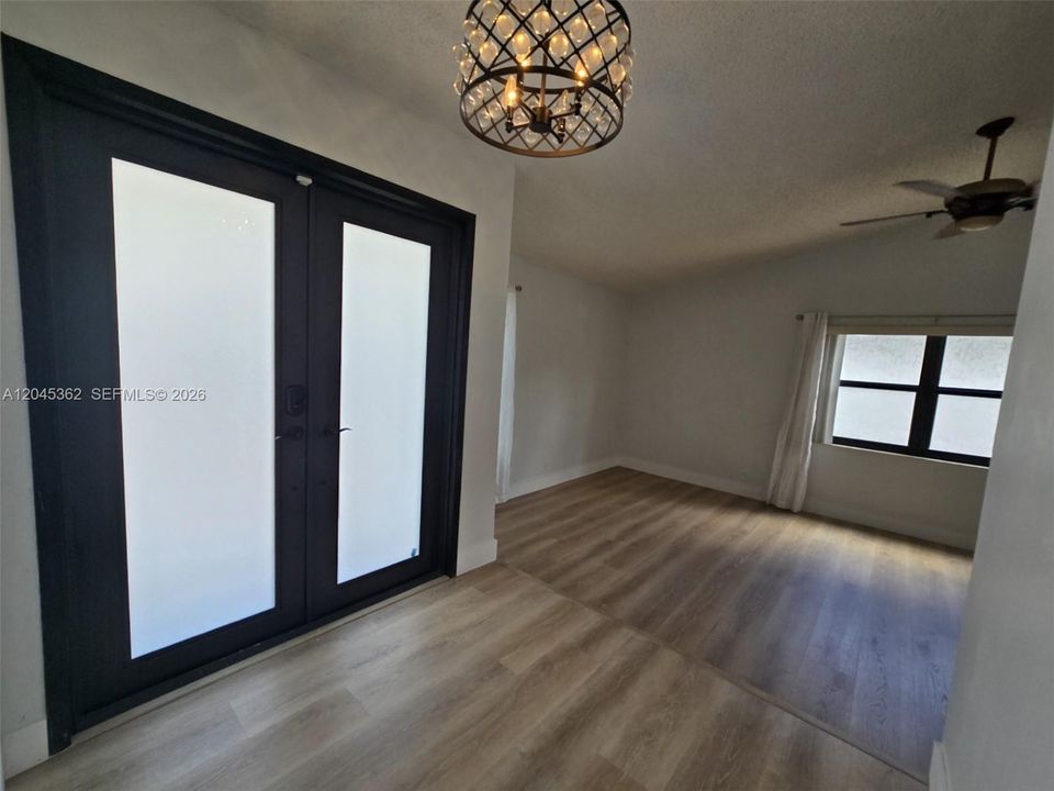 В аренду: $3,600 (3 спален, 2 ванн, 1736 Квадратных фут)