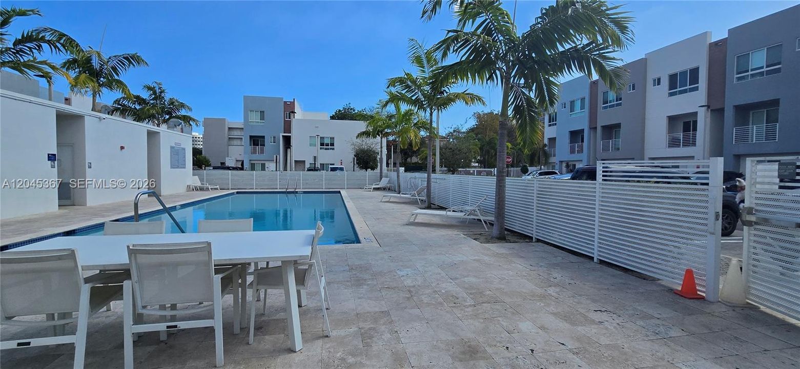 For Sale: $465,000 (3 beds, 2 baths, 1275 Square Feet)