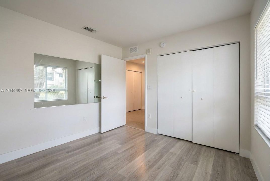 For Sale: $465,000 (3 beds, 2 baths, 1275 Square Feet)