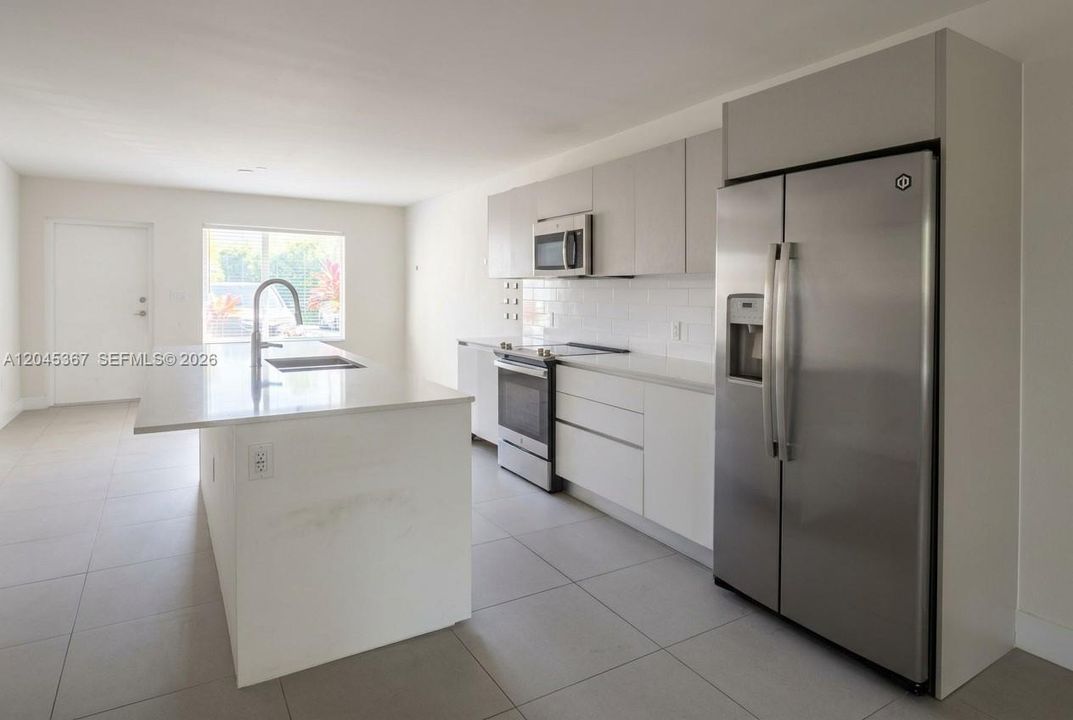 For Sale: $465,000 (3 beds, 2 baths, 1275 Square Feet)