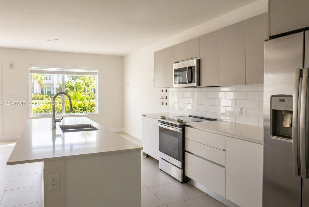 For Sale: $465,000 (3 beds, 2 baths, 1275 Square Feet)