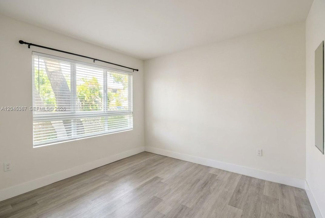 For Sale: $465,000 (3 beds, 2 baths, 1275 Square Feet)