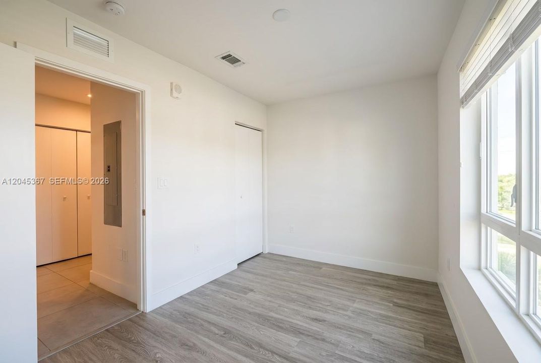 For Sale: $465,000 (3 beds, 2 baths, 1275 Square Feet)