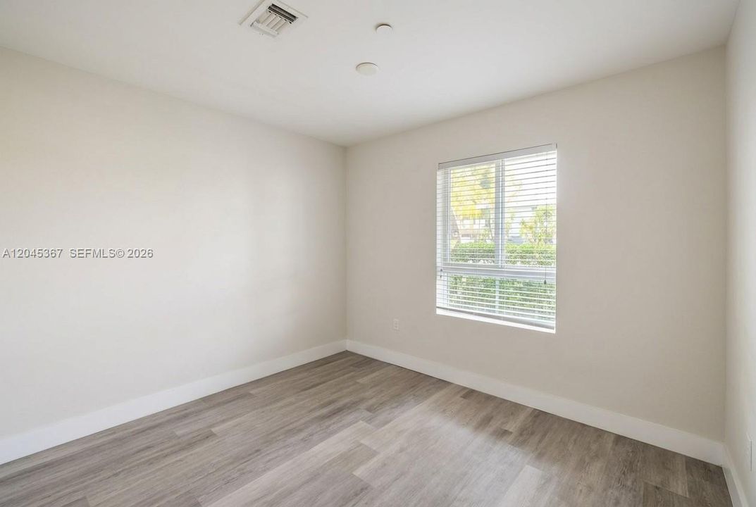 For Sale: $465,000 (3 beds, 2 baths, 1275 Square Feet)