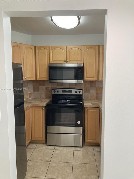 For Rent: $1,750 (1 beds, 1 baths, 740 Square Feet)