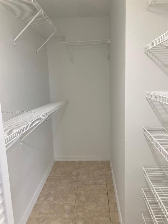For Rent: $1,750 (1 beds, 1 baths, 740 Square Feet)
