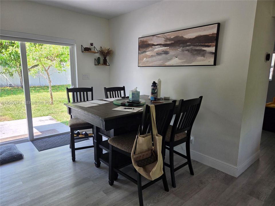 En Venta: $439,900 (3 camas, 2 baños, 1201 Pies cuadrados)