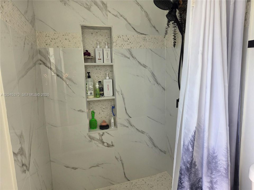 En Venta: $439,900 (3 camas, 2 baños, 1201 Pies cuadrados)