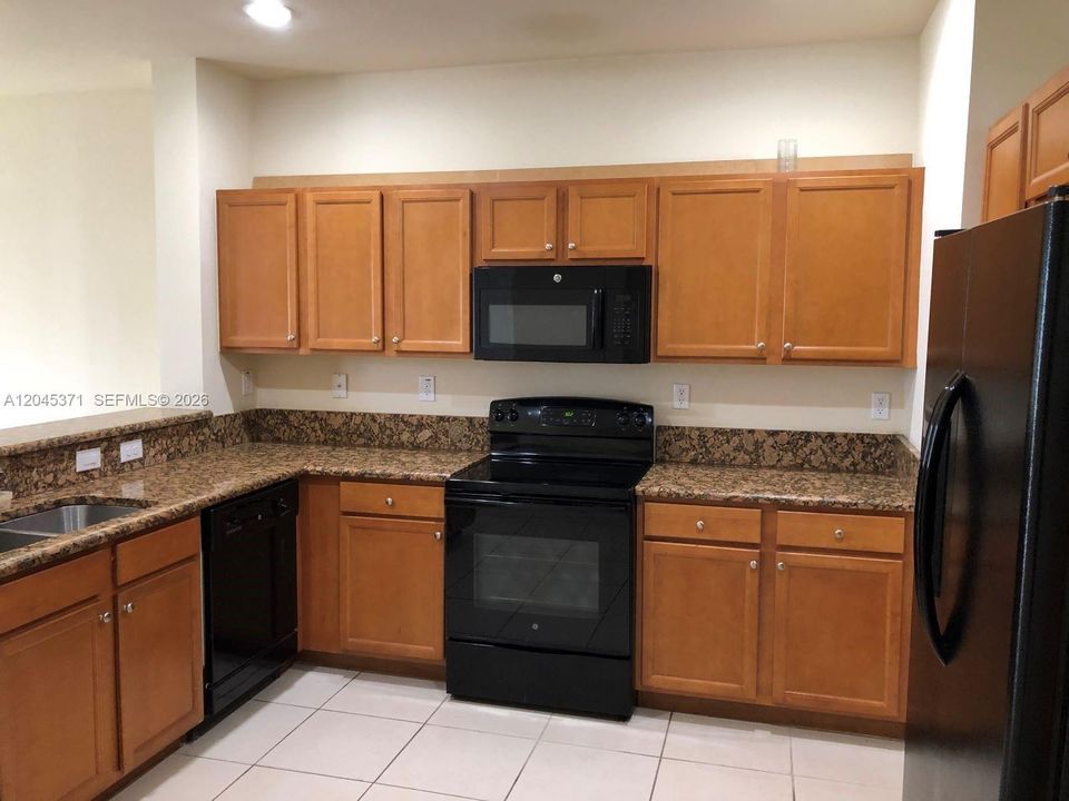 В аренду: $3,100 (3 спален, 3 ванн, 2640 Квадратных фут)